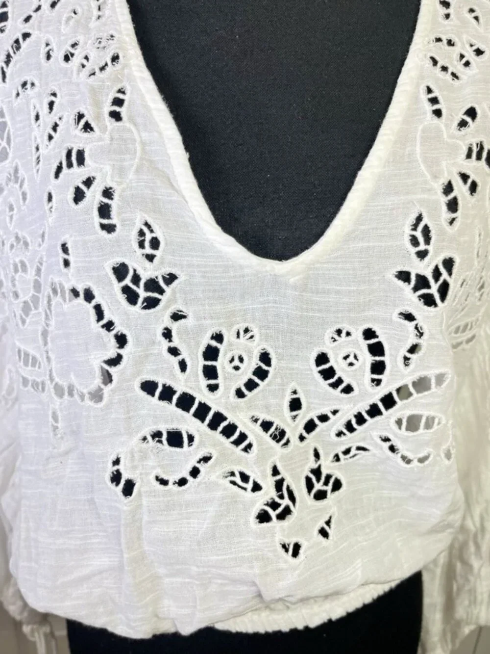 Zara Lace Eyelet Sz XS Embroider Crop Boho Cottagecore Openwork Deep V Tie Cuff
